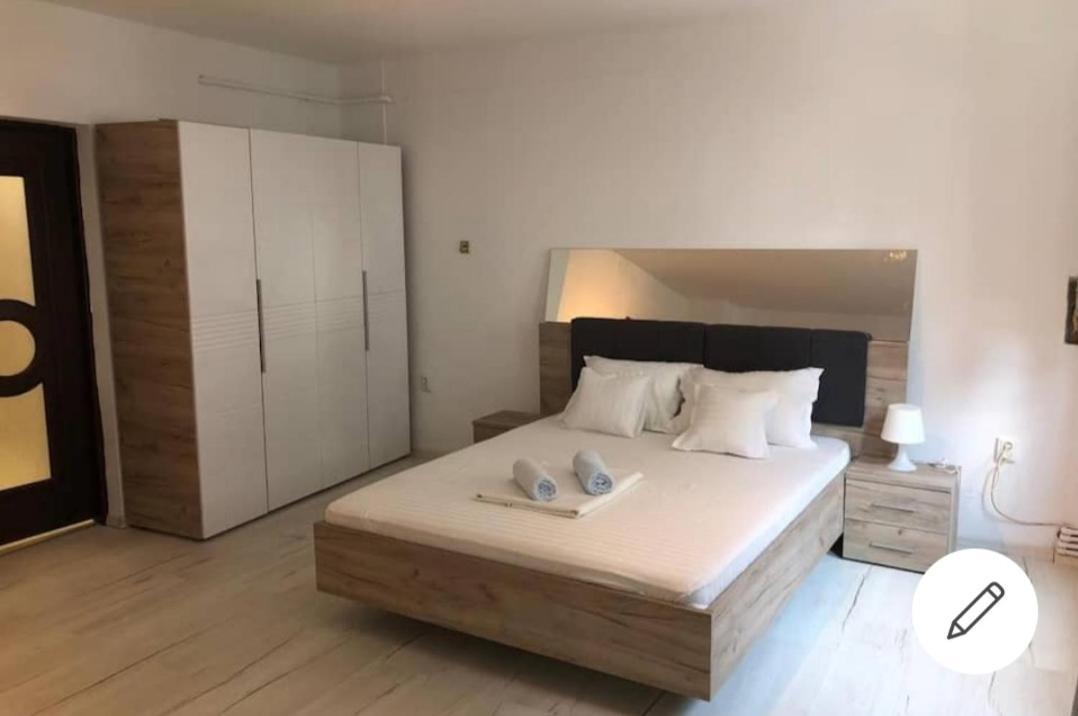 Grand Central Accommodation - Smardan Boekarest Buitenkant foto