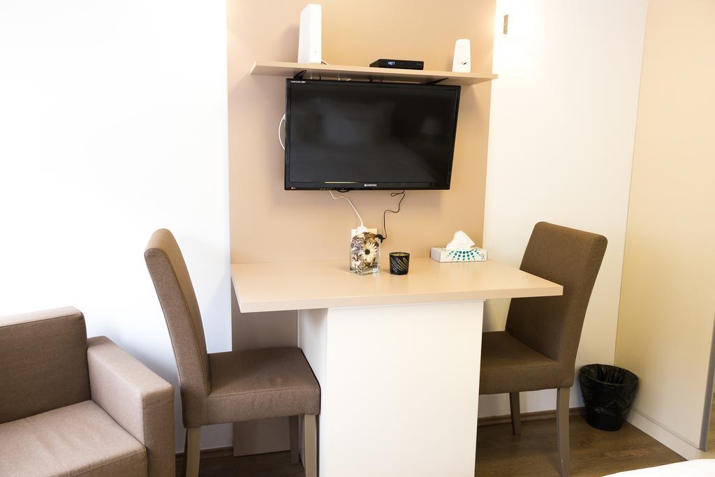 Grand Central Accommodation - Smardan Boekarest Buitenkant foto